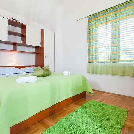 Ferienhaus Lora *